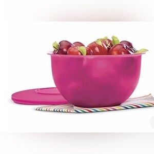 Pink Tupperware Bowl with Lid 2.5L